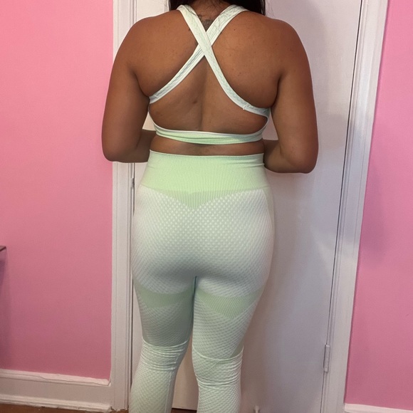 2 Piece Lime Green Seamless Textured High Waist Leggings and Sports Bra Gym Set - Picture 4 of 7
